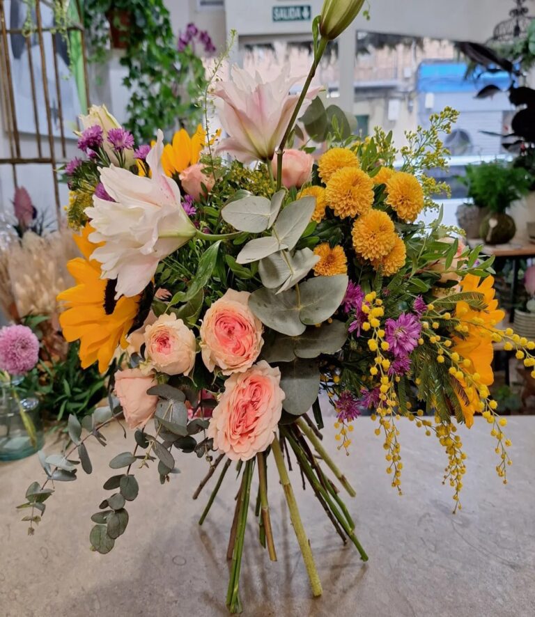 Ramo de girasol, rosa, mimosa,lilium